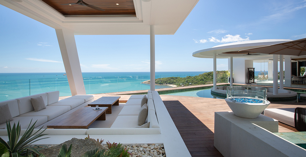 Villa Solana - Airy outdoor lounge overlooking the ocean